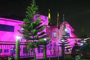 Triple Hill Hotel