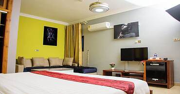 Triple Hill Hotel