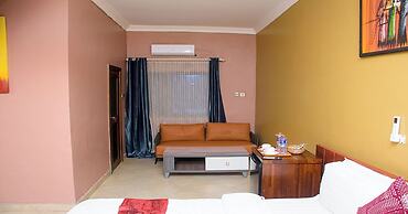 Triple Hill Hotel