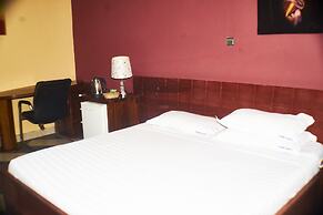 Triple Hill Hotel