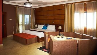 Triple Hill Hotel