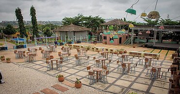 Triple Hill Hotel