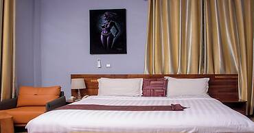 Triple Hill Hotel