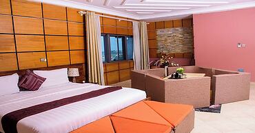 Triple Hill Hotel