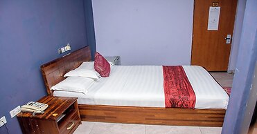 Triple Hill Hotel