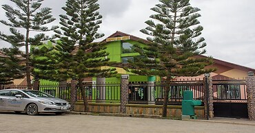 Triple Hill Hotel