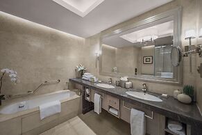 Shangri-La Residences at the Fort, Manila
