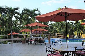 The Log Cab Inn Resort