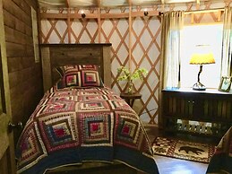 stayNantahala – Smoky Mountain Cabins and Luxury Yurts