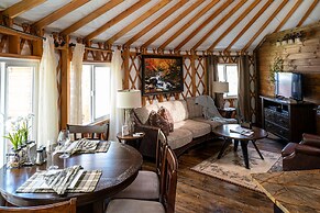 stayNantahala – Smoky Mountain Cabins and Luxury Yurts