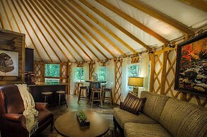 stayNantahala – Smoky Mountain Cabins and Luxury Yurts