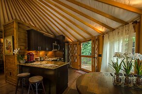 stayNantahala – Smoky Mountain Cabins and Luxury Yurts