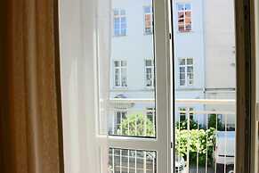 Great Apartment near Town Hall