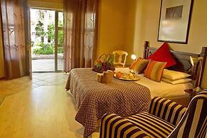 Out of Africa Town Lodge