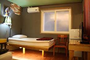 Mr.Comma Guesthouse - Hostel