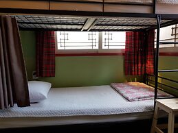 Mr.Comma Guesthouse - Hostel