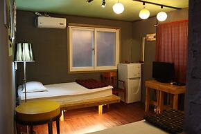 Mr.Comma Guesthouse - Hostel