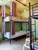 Mr.Comma Guesthouse - Hostel