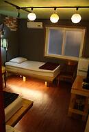Mr.Comma Guesthouse - Hostel