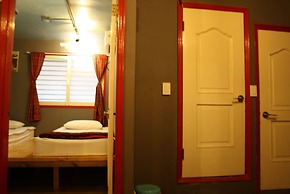 Mr.Comma Guesthouse - Hostel