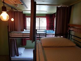 Mr.Comma Guesthouse - Hostel