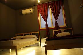 Mr.Comma Guesthouse - Hostel