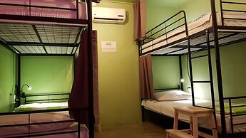 Mr.Comma Guesthouse - Hostel