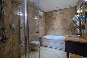Sera Lake Resort Hotel Spa & Aparts