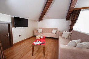 Sera Lake Resort Hotel Spa & Aparts