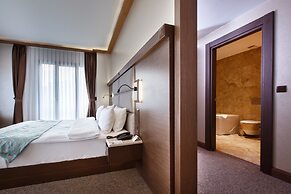 Sera Lake Resort Hotel Spa & Aparts