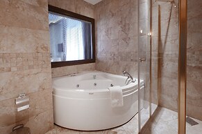 Sera Lake Resort Hotel Spa & Aparts