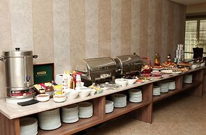 L Plaza Hotel