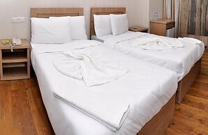 L Plaza Hotel
