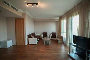 L Plaza Hotel
