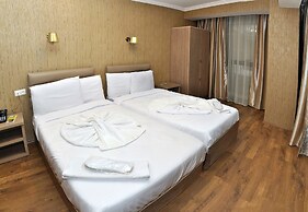 L Plaza Hotel