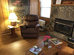 Misty Creek Log Cabins