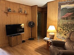 Misty Creek Log Cabins