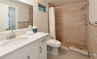 Artrageous on the river By RocketStay