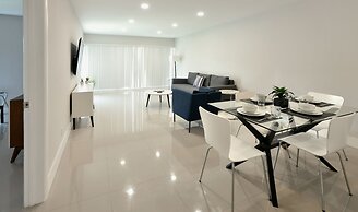 Artrageous on the river By RocketStay