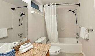 Artrageous on the river By RocketStay