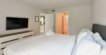 Artrageous on the river By RocketStay