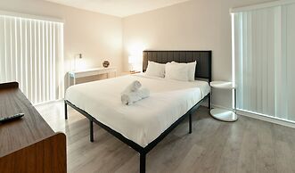 Artrageous on the river By RocketStay