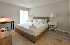 Artrageous on the river By RocketStay