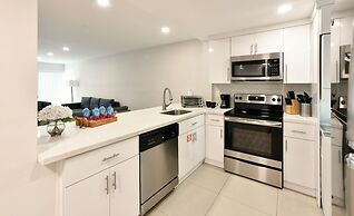 Artrageous on the river By RocketStay