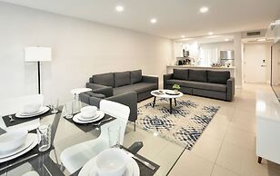 Artrageous on the river By RocketStay