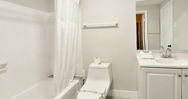 Artrageous on the river By RocketStay