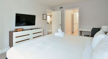 Artrageous on the river By RocketStay