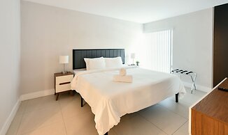 Artrageous on the river By RocketStay