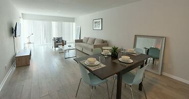 Artrageous on the river By RocketStay