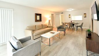 Artrageous on the river By RocketStay